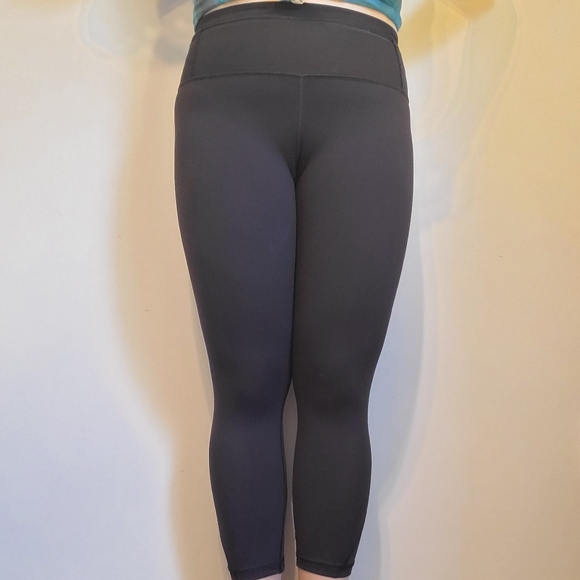 Victoria's Secret Knockout Mesh leggings/capri - Picture 4 of 5